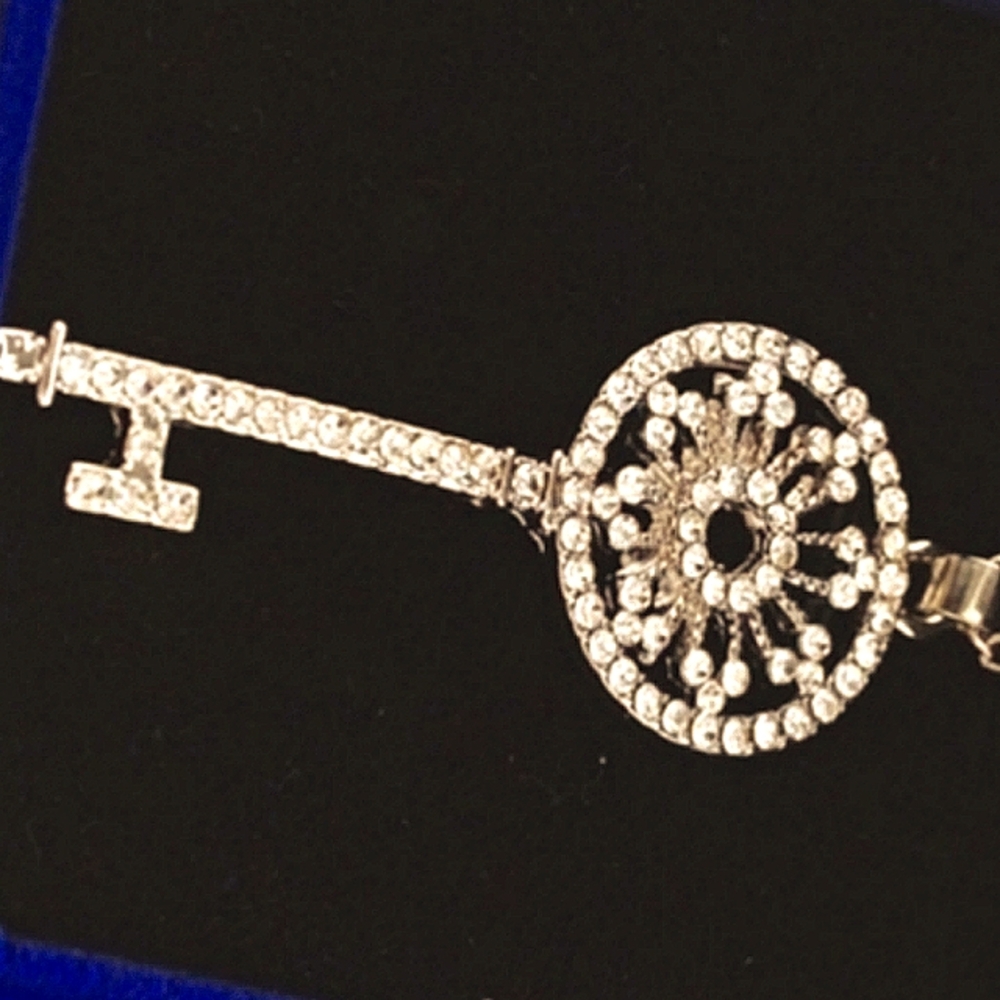 GOLD Key Pendant Crystal Rhinestone Necklace 18"-22" Chain NEW - Picture 3 of 9